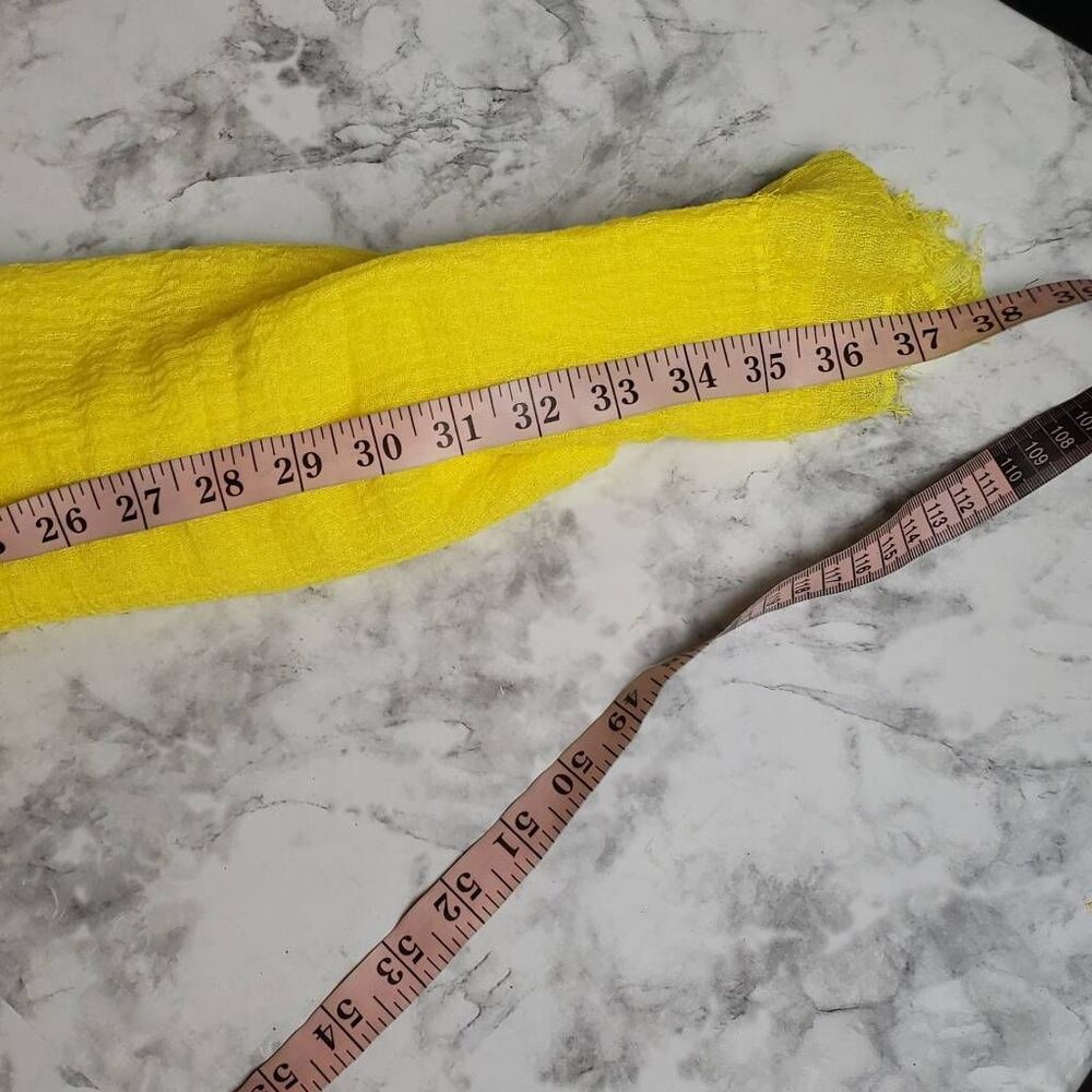 Yellow Scarf‎ - Picture 3 of 6